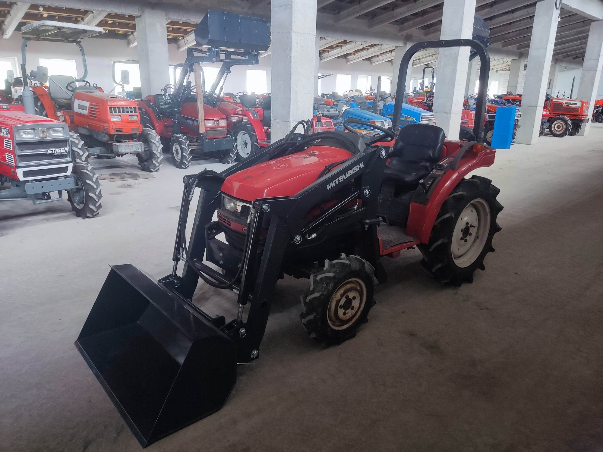 Mitsubishi MT170D + čelný nakladač